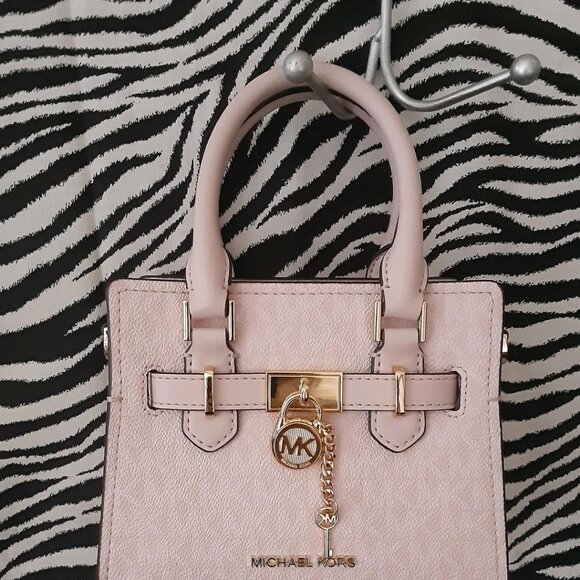 Michael Kors RARE RETIRED STYLE- SO DARN CUTE TINY PINK CROSSBODY BAG OR HANDLES - Picture 3 of 11